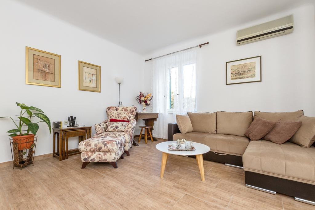 For All Seasons Apartment Split Room photo